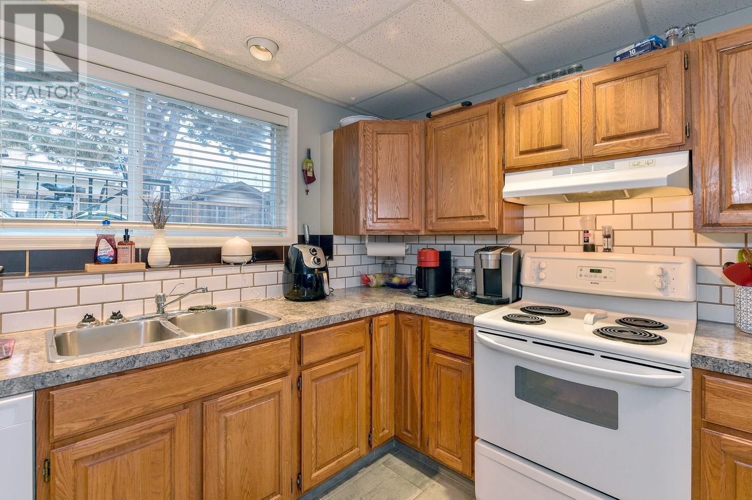 795 Elliot Avenue. Kelowna, British Columbia