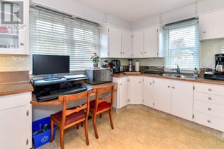 795 Elliot Avenue. Kelowna, British Columbia