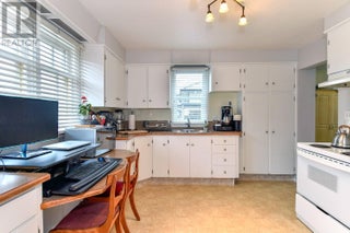 795 Elliot Avenue. Kelowna, British Columbia