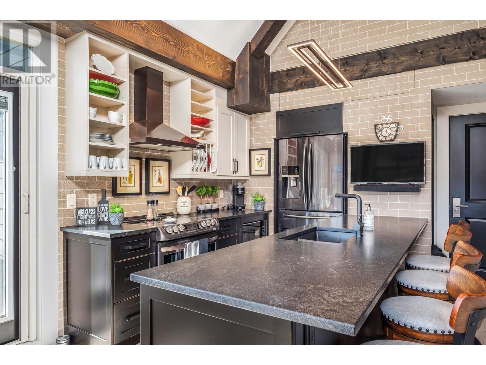 101 Village Centre Court Unit# 432. Vernon, British Columbia