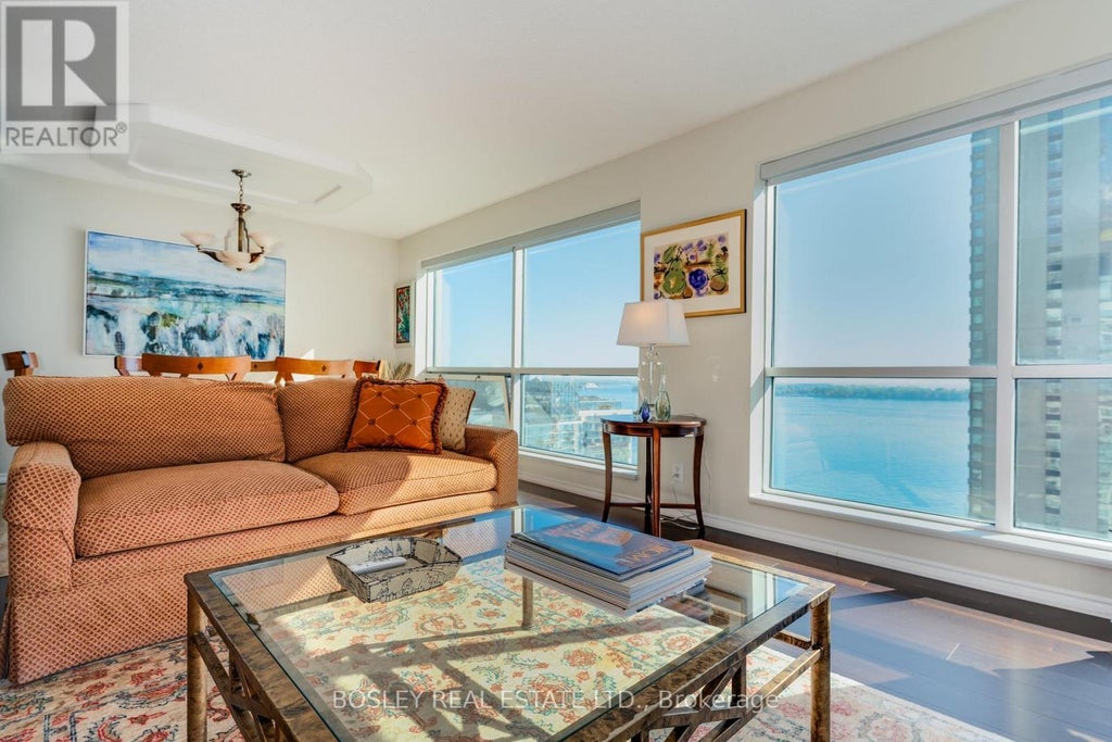 2006 - 10 Queens Quay W, Toronto (waterfront Communities)