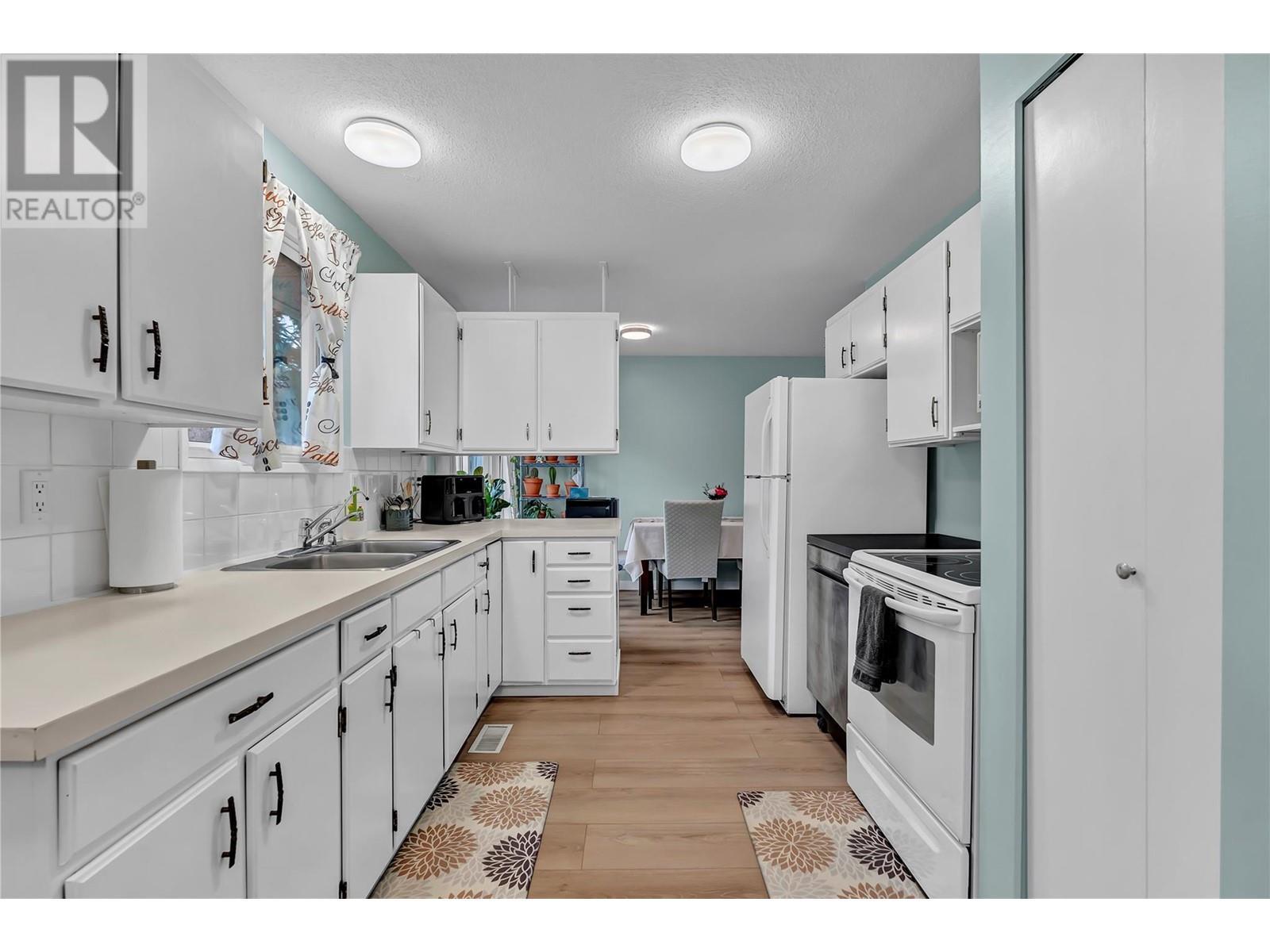 12818 Reynolds Avenue. Summerland, British Columbia