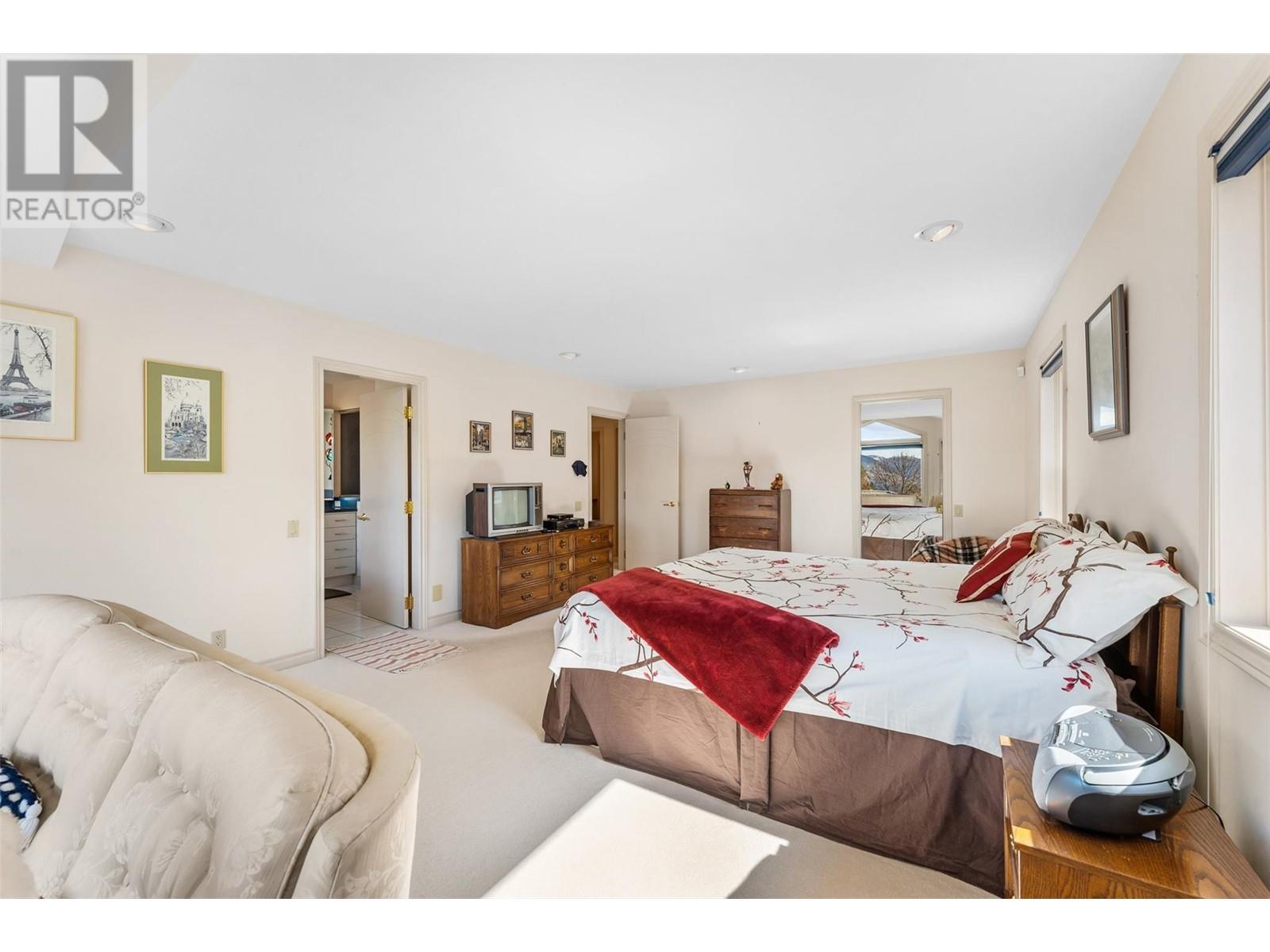 307 Sandpiper Court. Kelowna, British Columbia