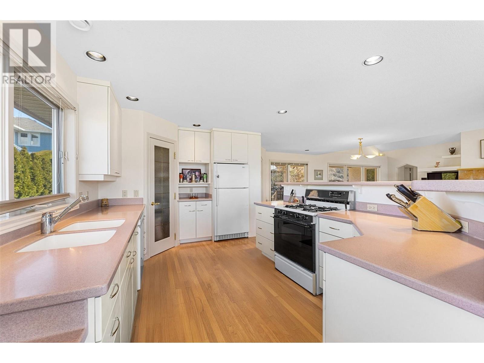 307 Sandpiper Court. Kelowna, British Columbia