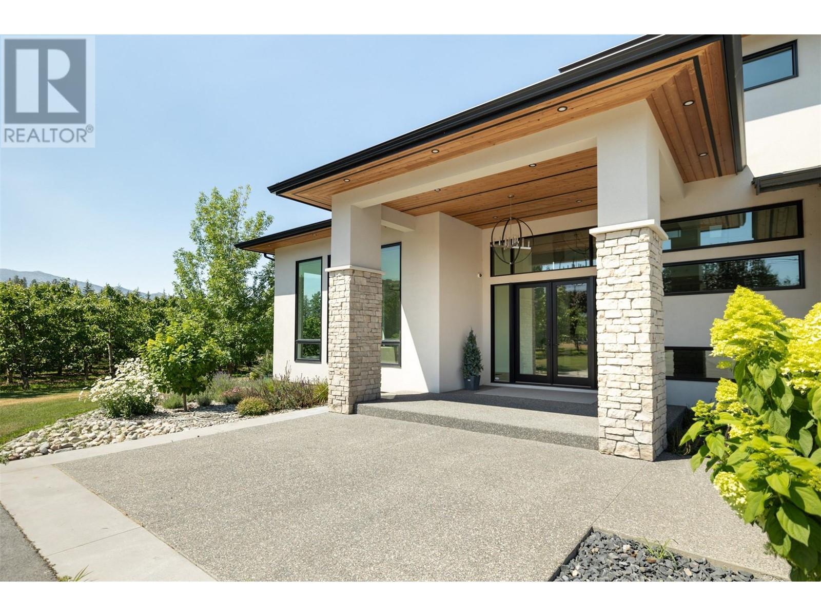 590 Barnaby Road. Kelowna, British Columbia