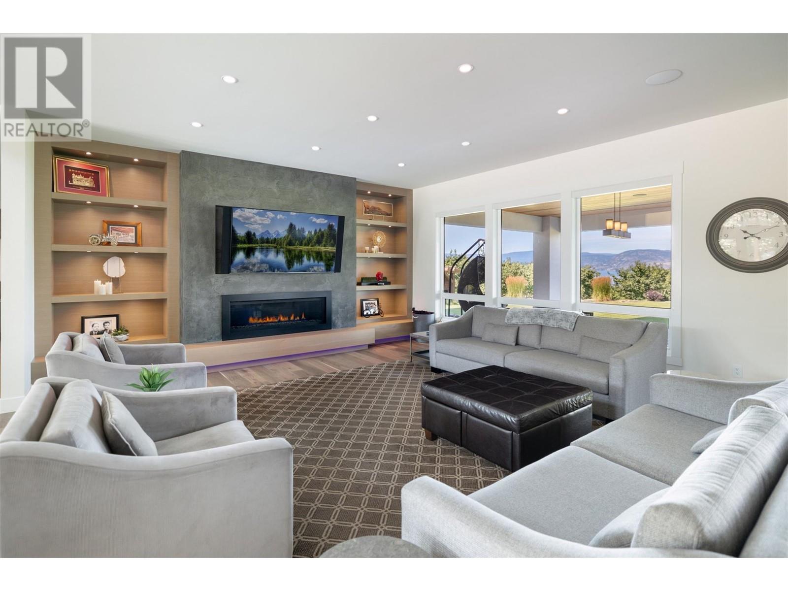 590 Barnaby Road. Kelowna, British Columbia