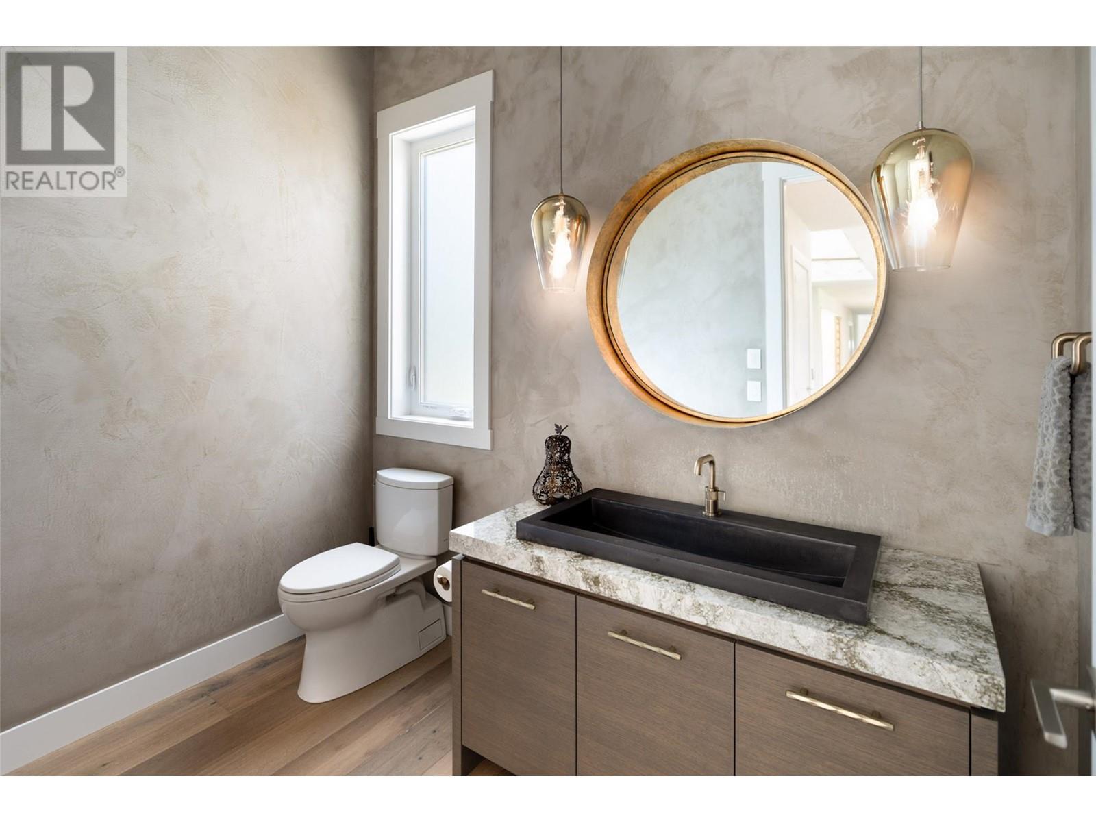 590 Barnaby Road. Kelowna, British Columbia