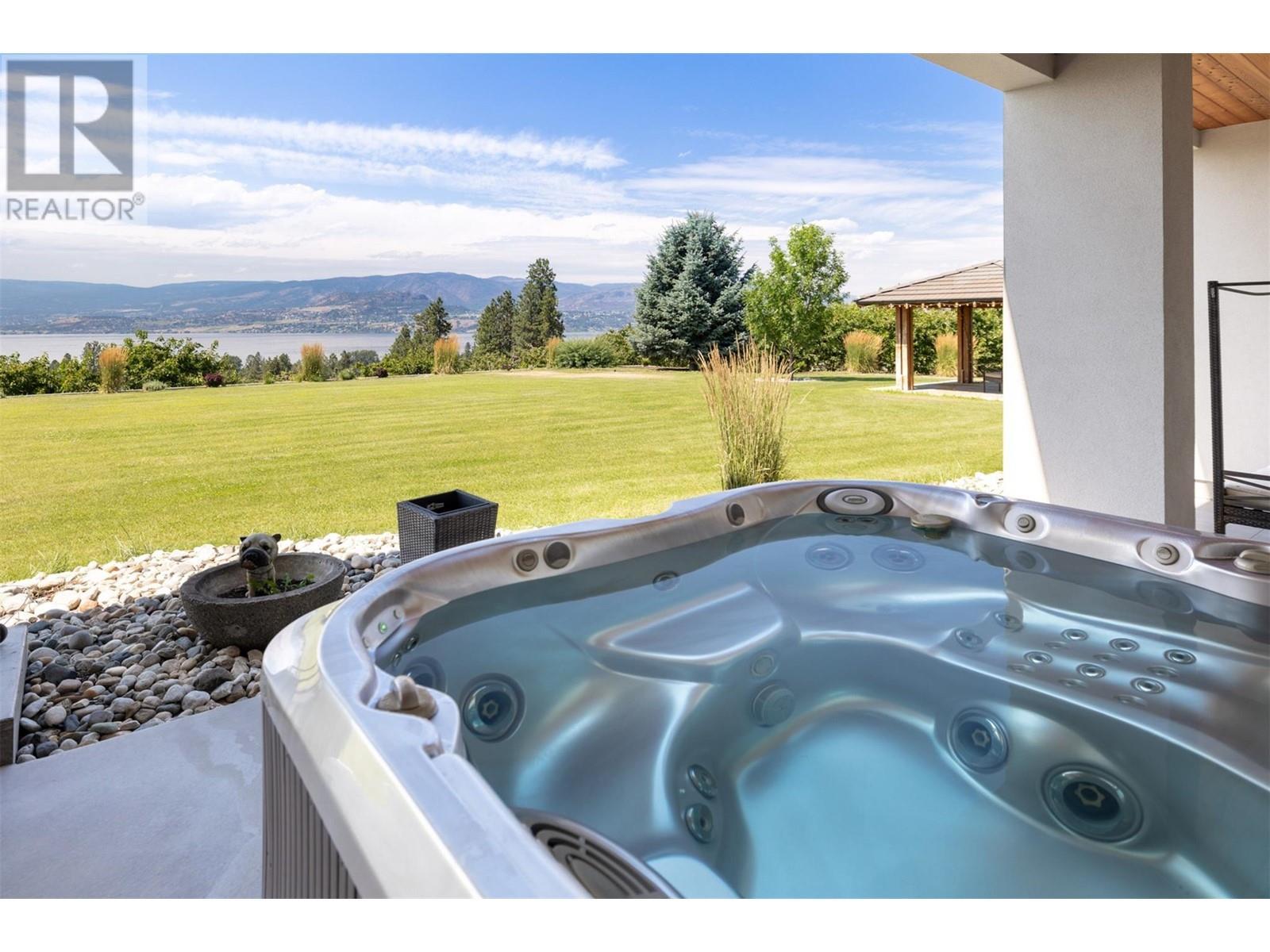590 Barnaby Road. Kelowna, British Columbia