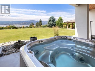 590 Barnaby Road. Kelowna, British Columbia