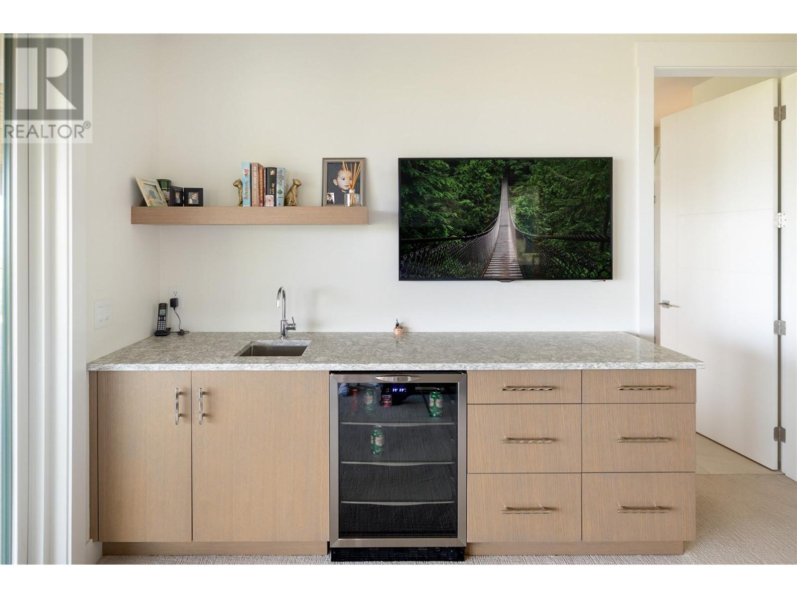 590 Barnaby Road. Kelowna, British Columbia