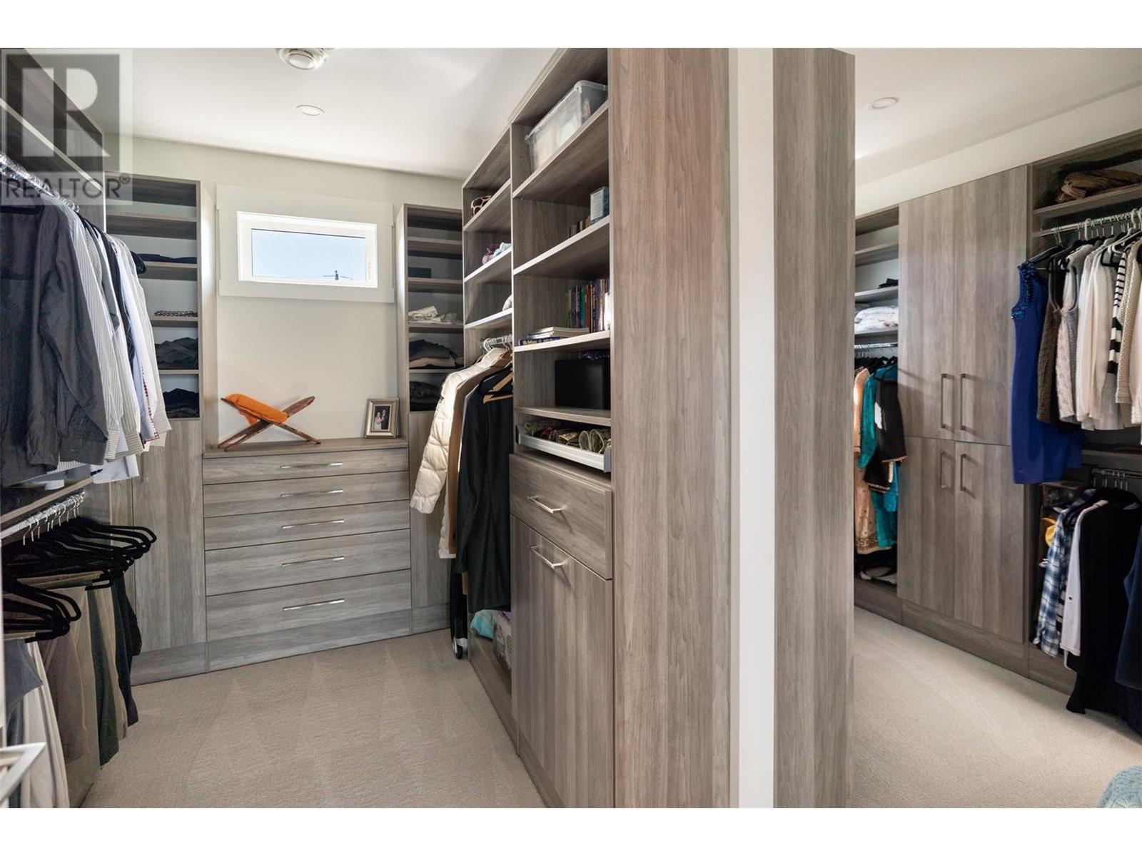 590 Barnaby Road. Kelowna, British Columbia