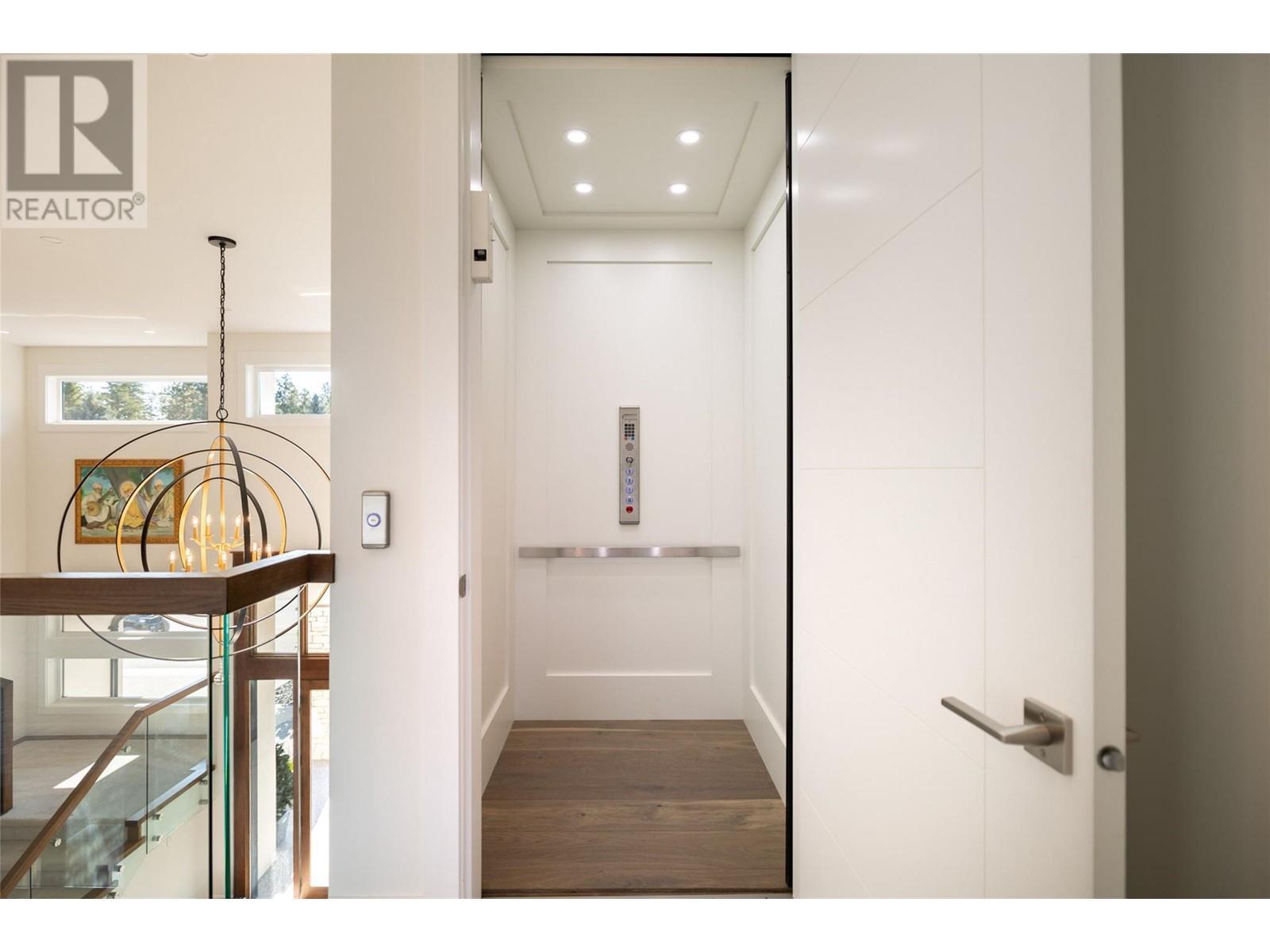 590 Barnaby Road. Kelowna, British Columbia