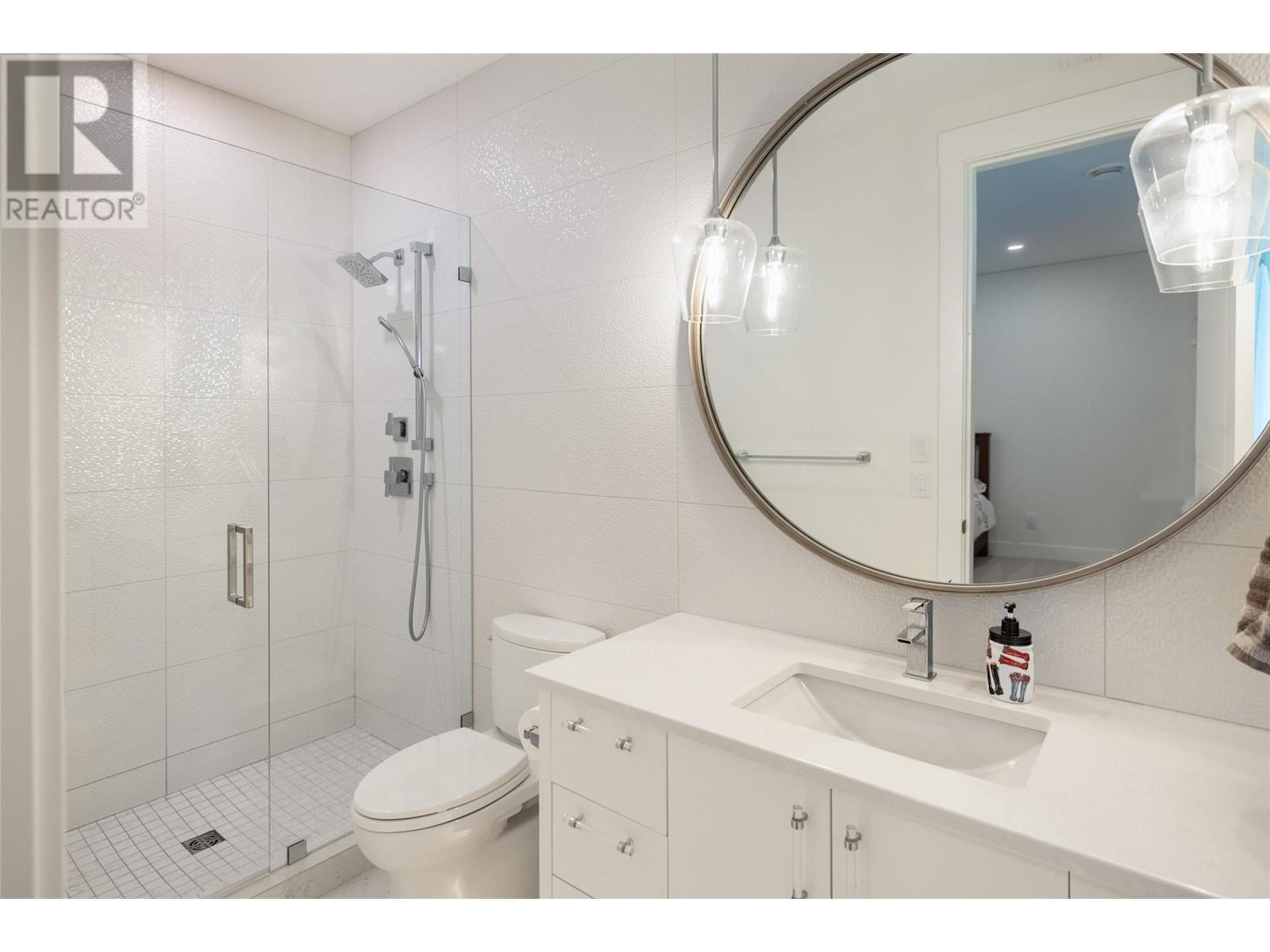 590 Barnaby Road. Kelowna, British Columbia