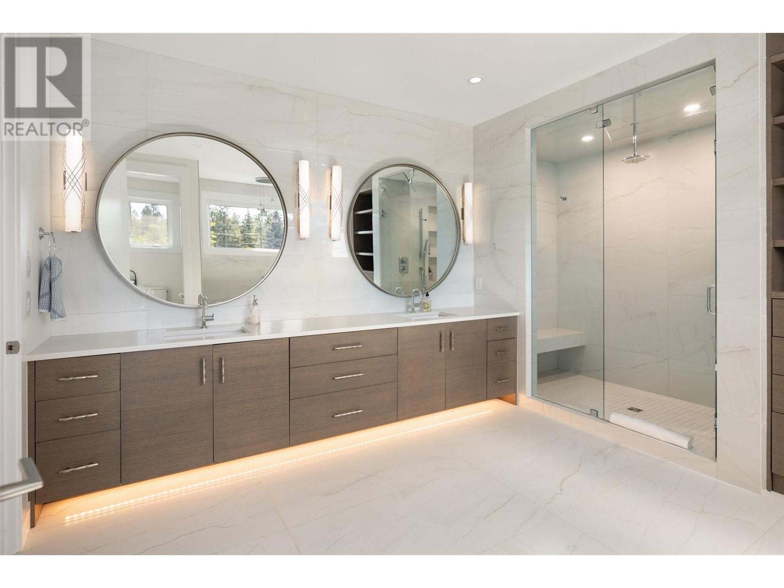 590 Barnaby Road. Kelowna, British Columbia