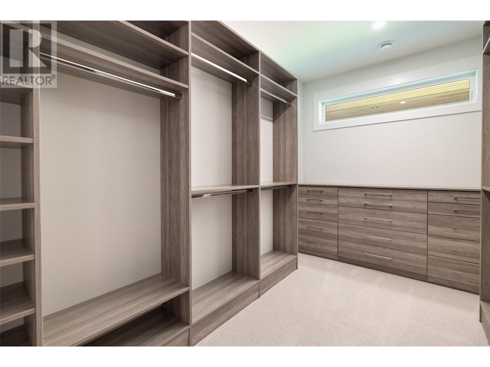 590 Barnaby Road. Kelowna, British Columbia