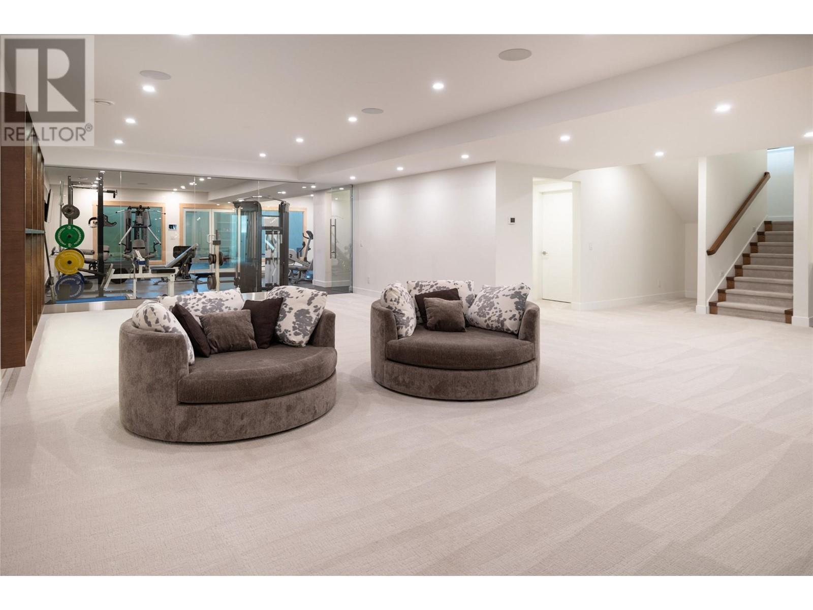 590 Barnaby Road. Kelowna, British Columbia