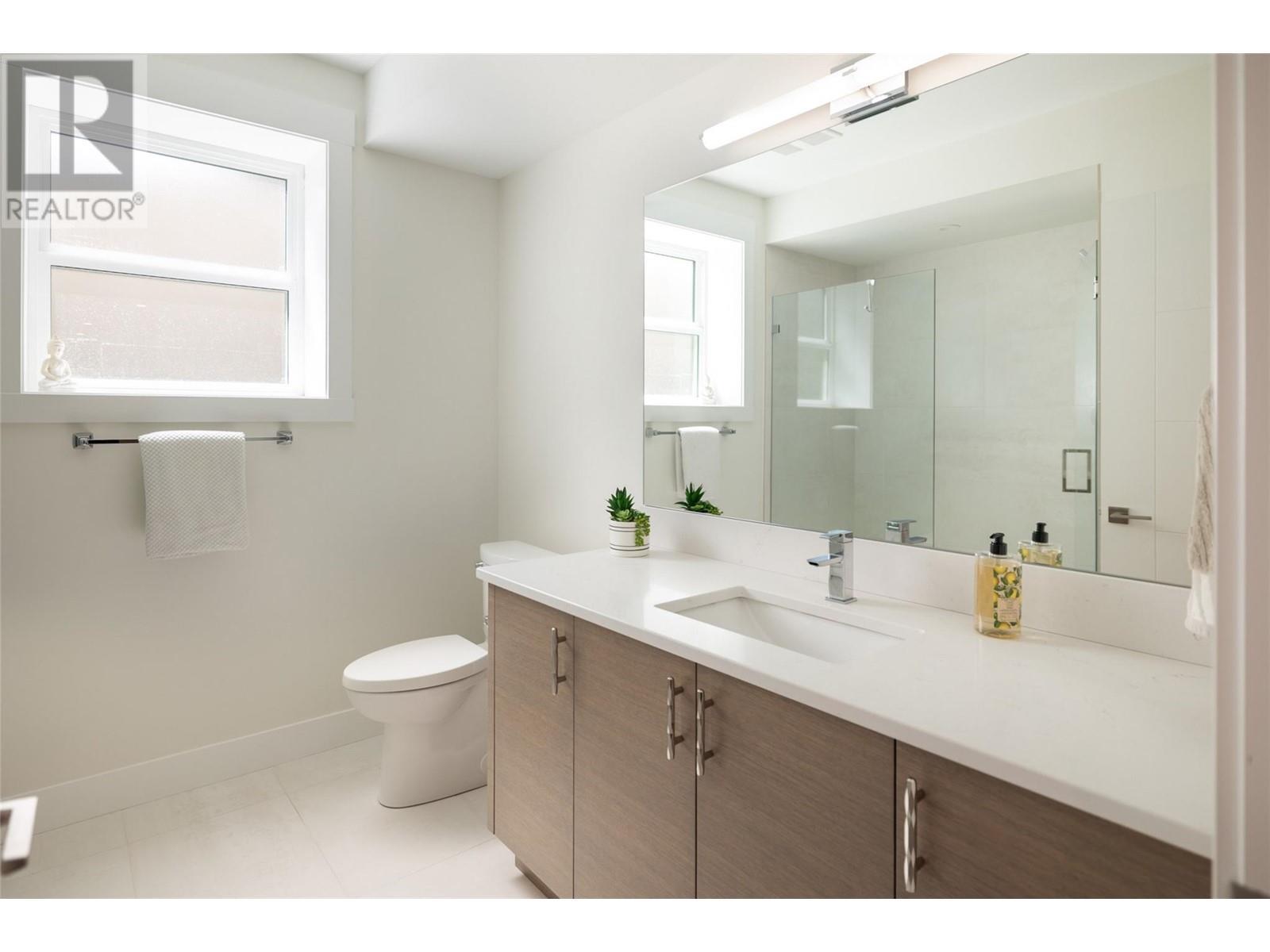 590 Barnaby Road. Kelowna, British Columbia