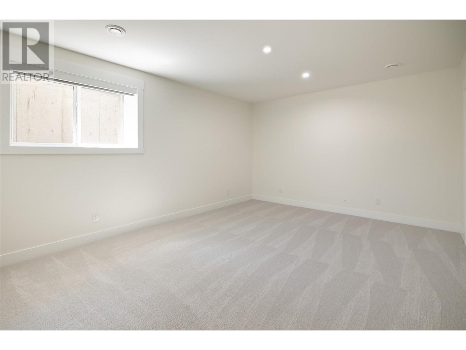 590 Barnaby Road. Kelowna, British Columbia