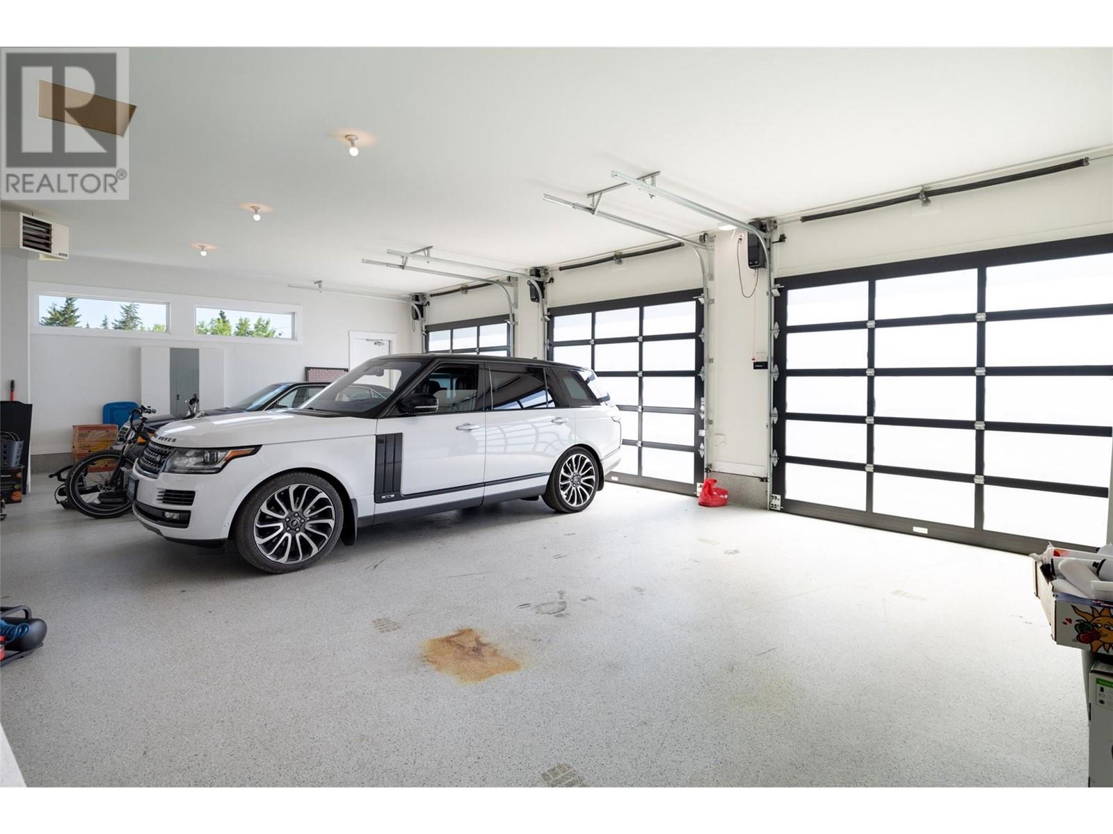 590 Barnaby Road. Kelowna, British Columbia