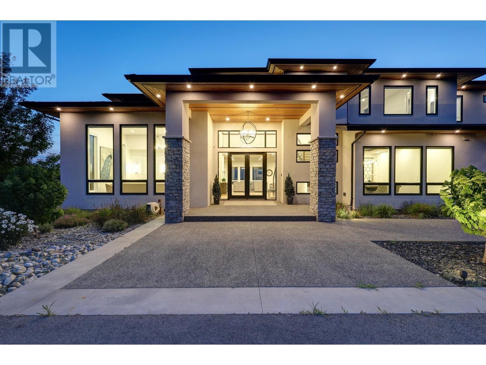 590 Barnaby Road. Kelowna, British Columbia