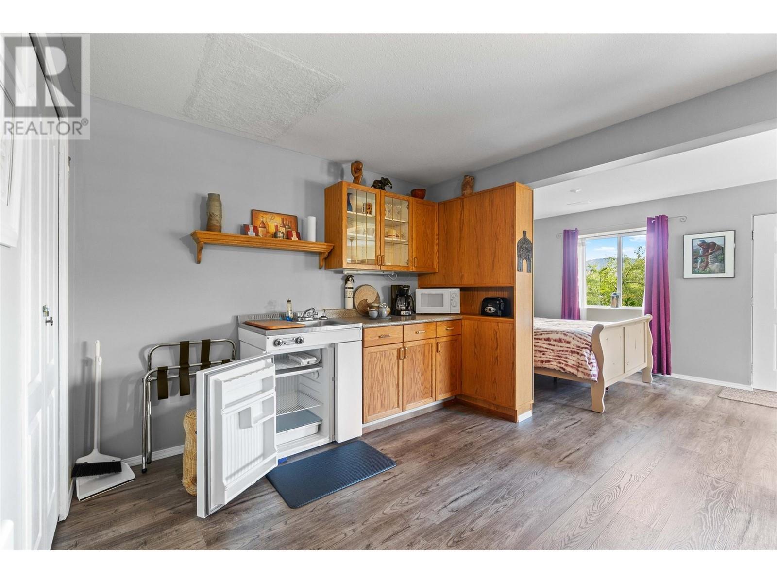 2847 Walsh Road. Sorrento, British Columbia