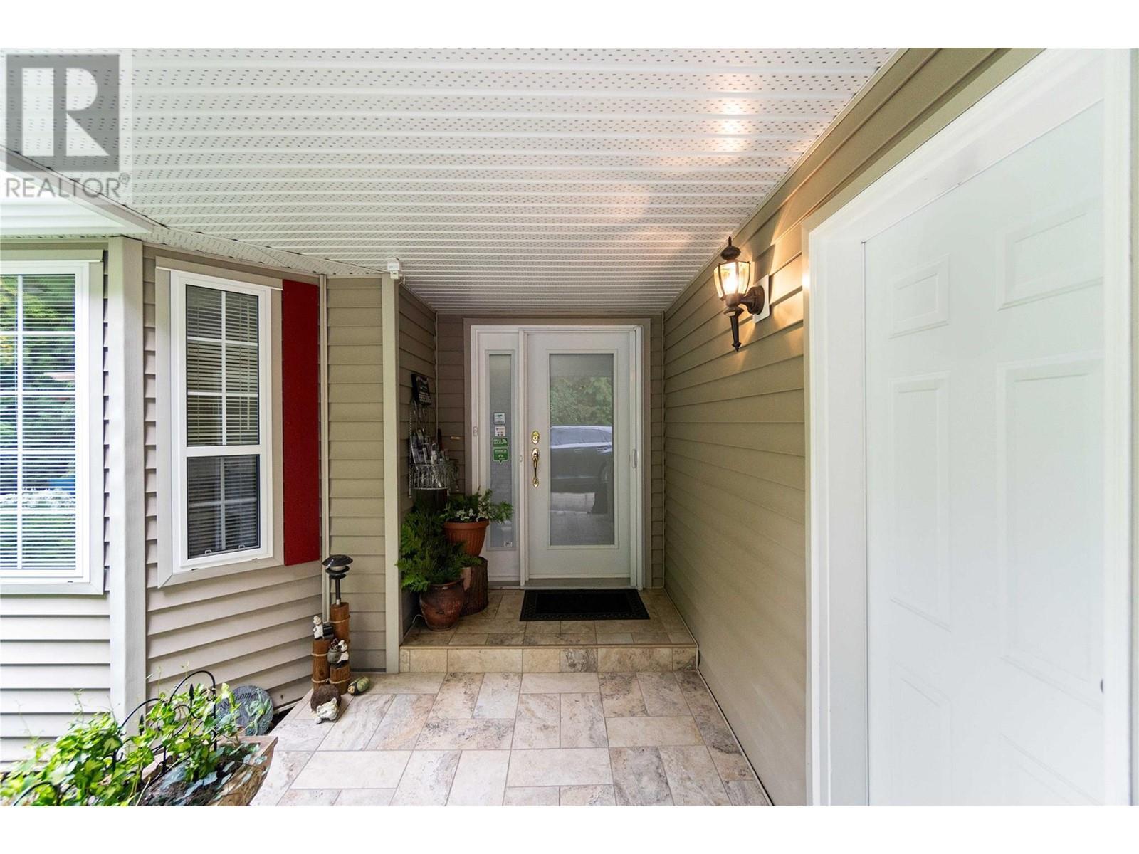 2847 Walsh Road. Sorrento, British Columbia