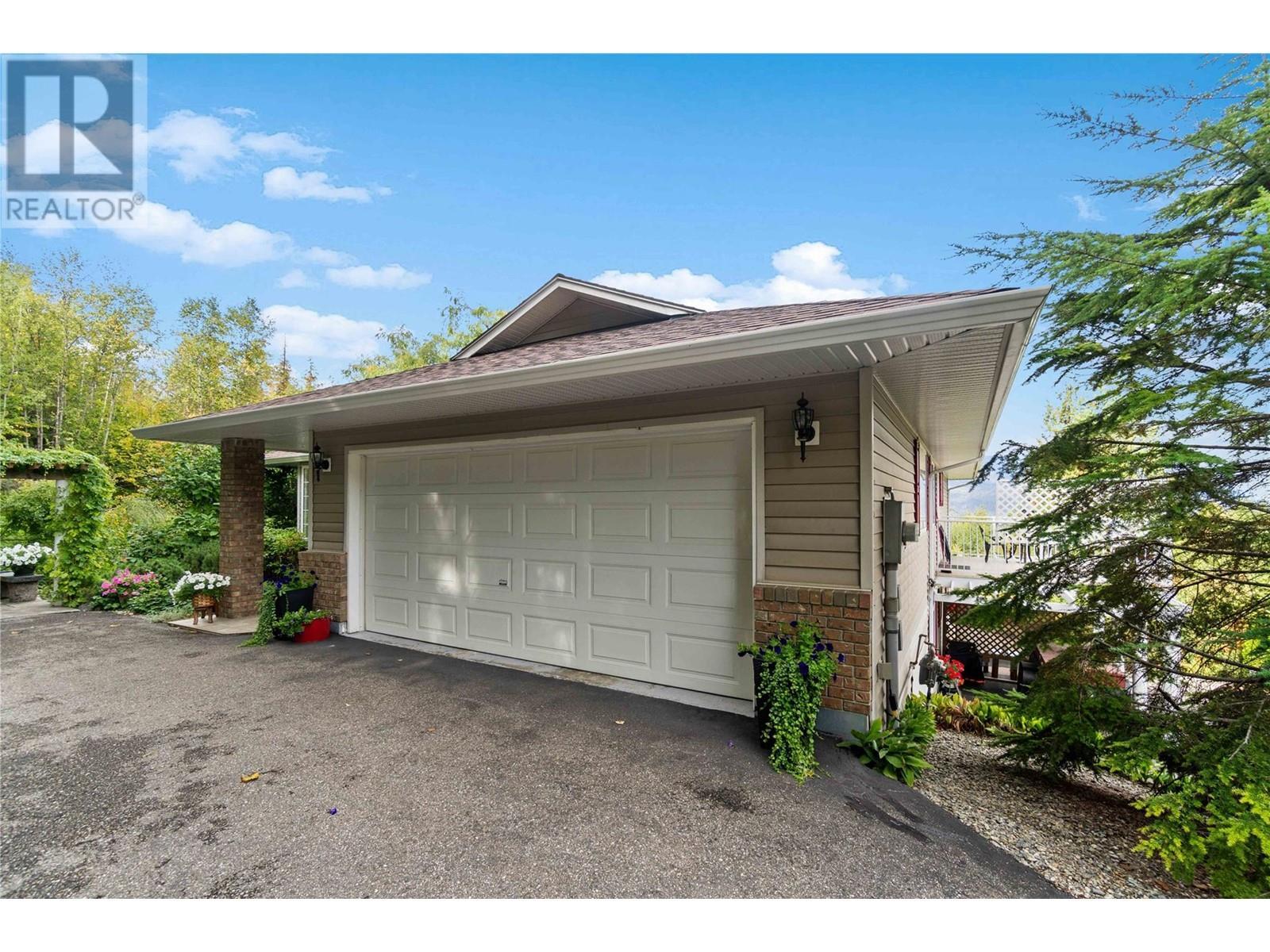 2847 Walsh Road. Sorrento, British Columbia