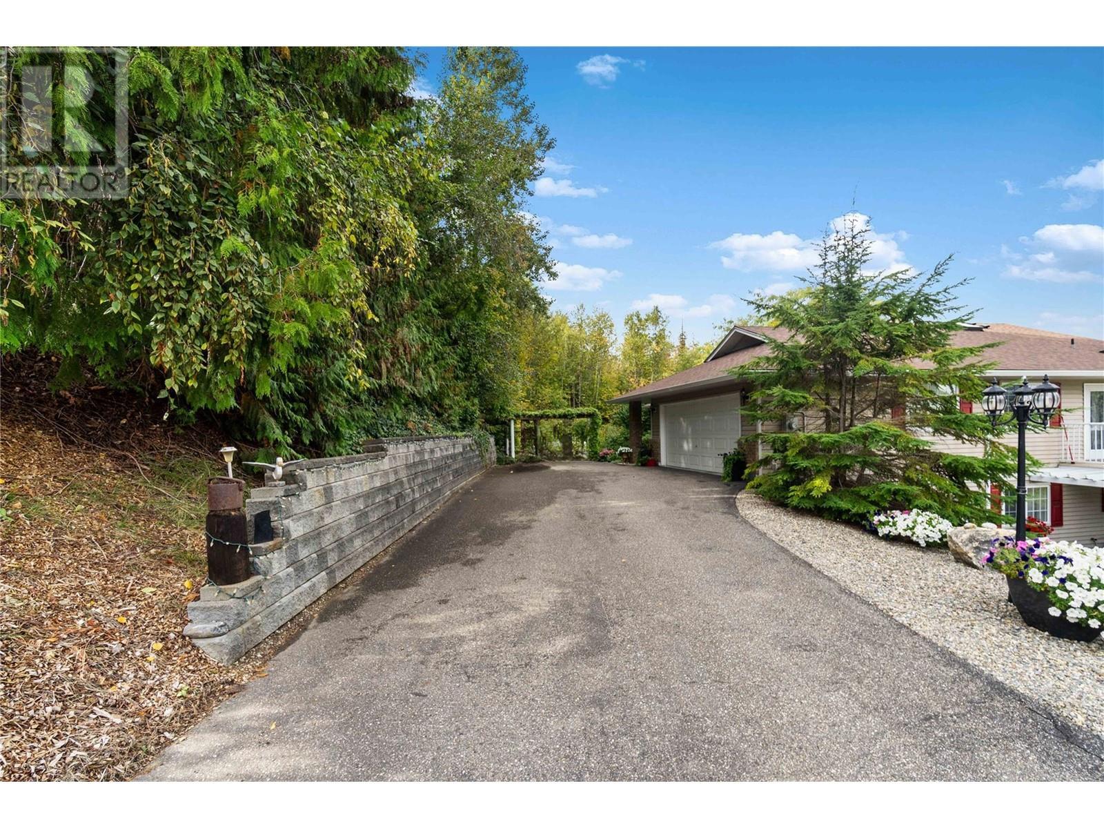 2847 Walsh Road. Sorrento, British Columbia