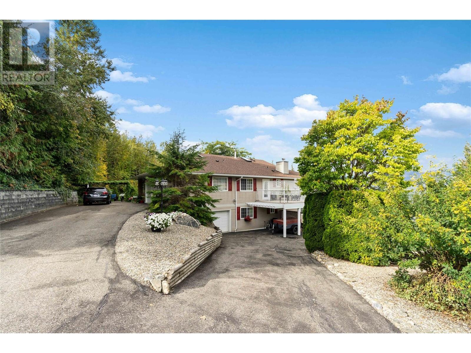 2847 Walsh Road. Sorrento, British Columbia