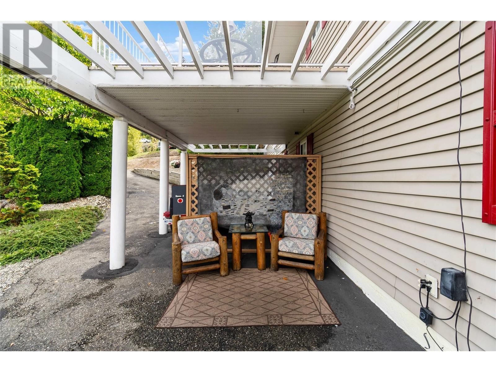 2847 Walsh Road. Sorrento, British Columbia