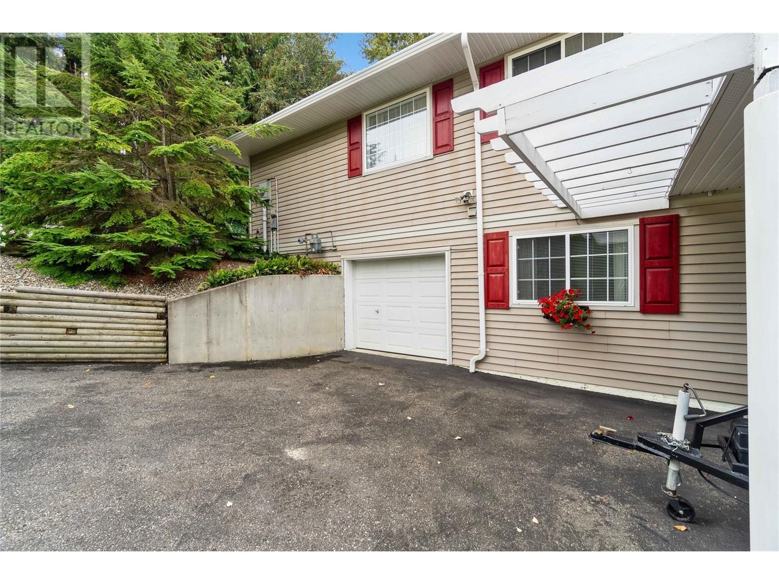 2847 Walsh Road. Sorrento, British Columbia