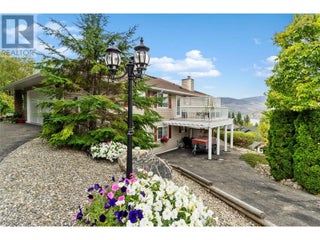 2847 Walsh Road. Sorrento, British Columbia