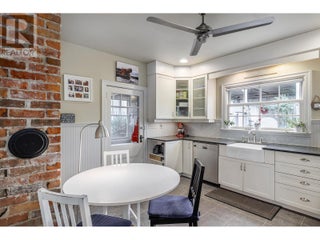 1537 Lakeview Street. Kelowna, British Columbia