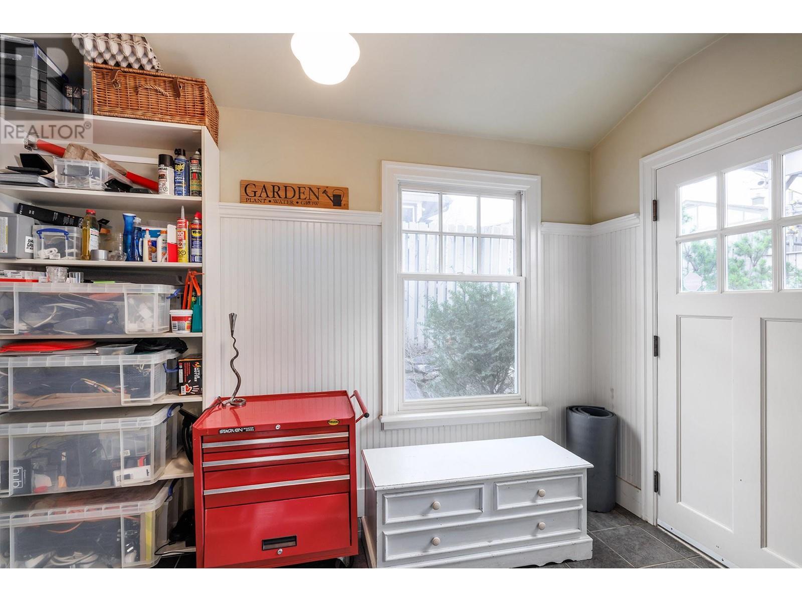 1537 Lakeview Street. Kelowna, British Columbia