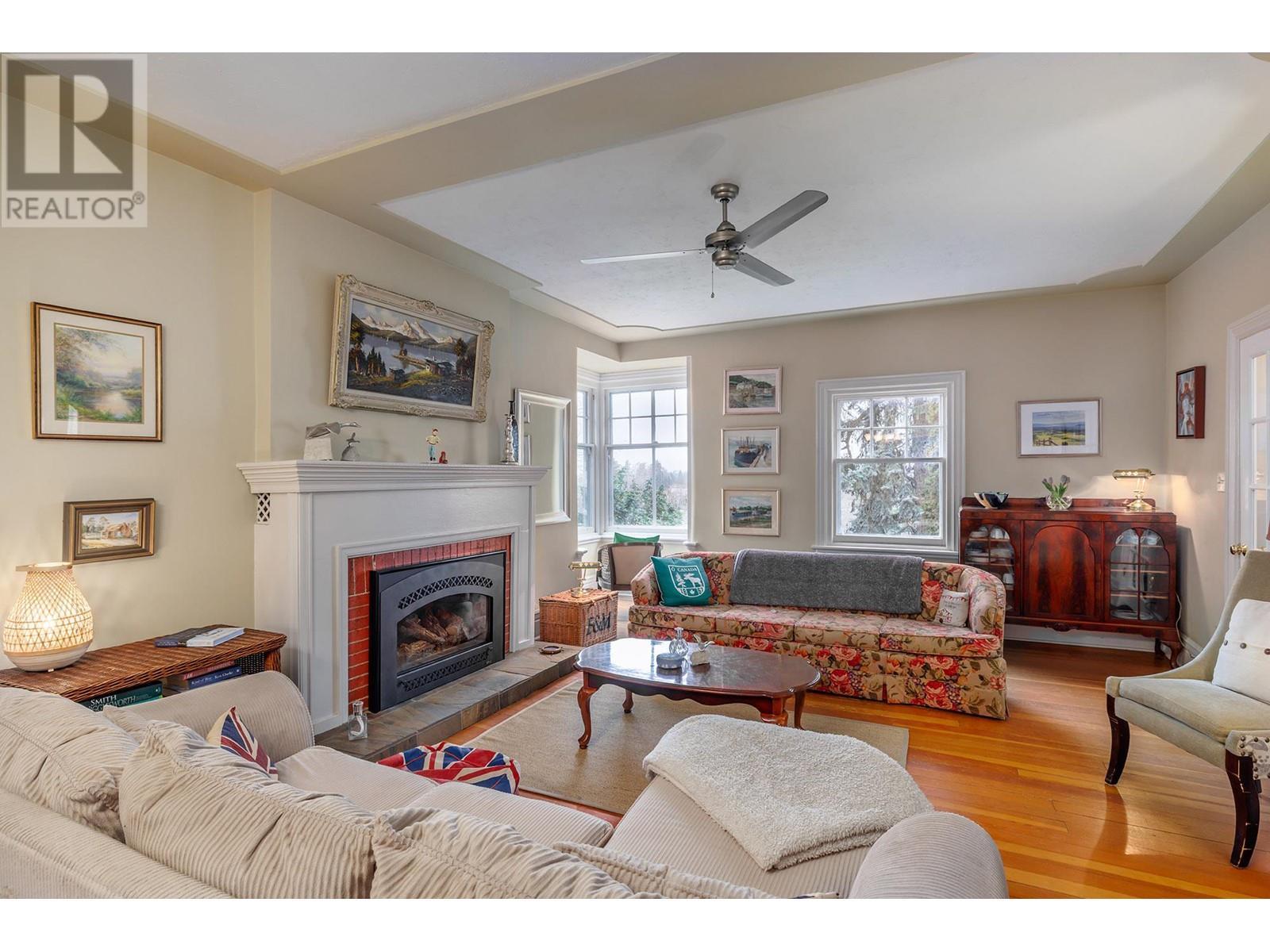 1537 Lakeview Street. Kelowna, British Columbia