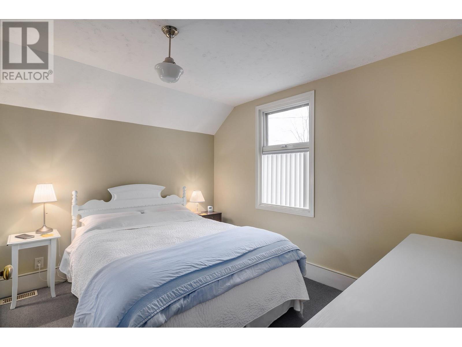 1537 Lakeview Street. Kelowna, British Columbia