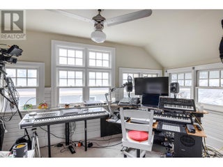 1537 Lakeview Street. Kelowna, British Columbia