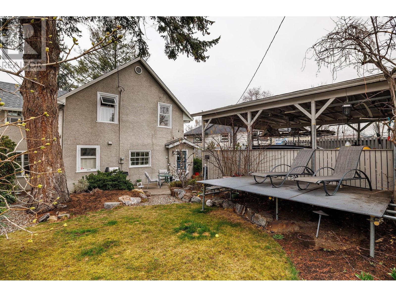 1537 Lakeview Street. Kelowna, British Columbia