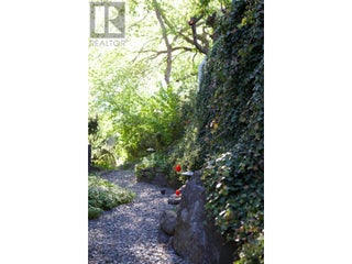 1537 Lakeview Street. Kelowna, British Columbia