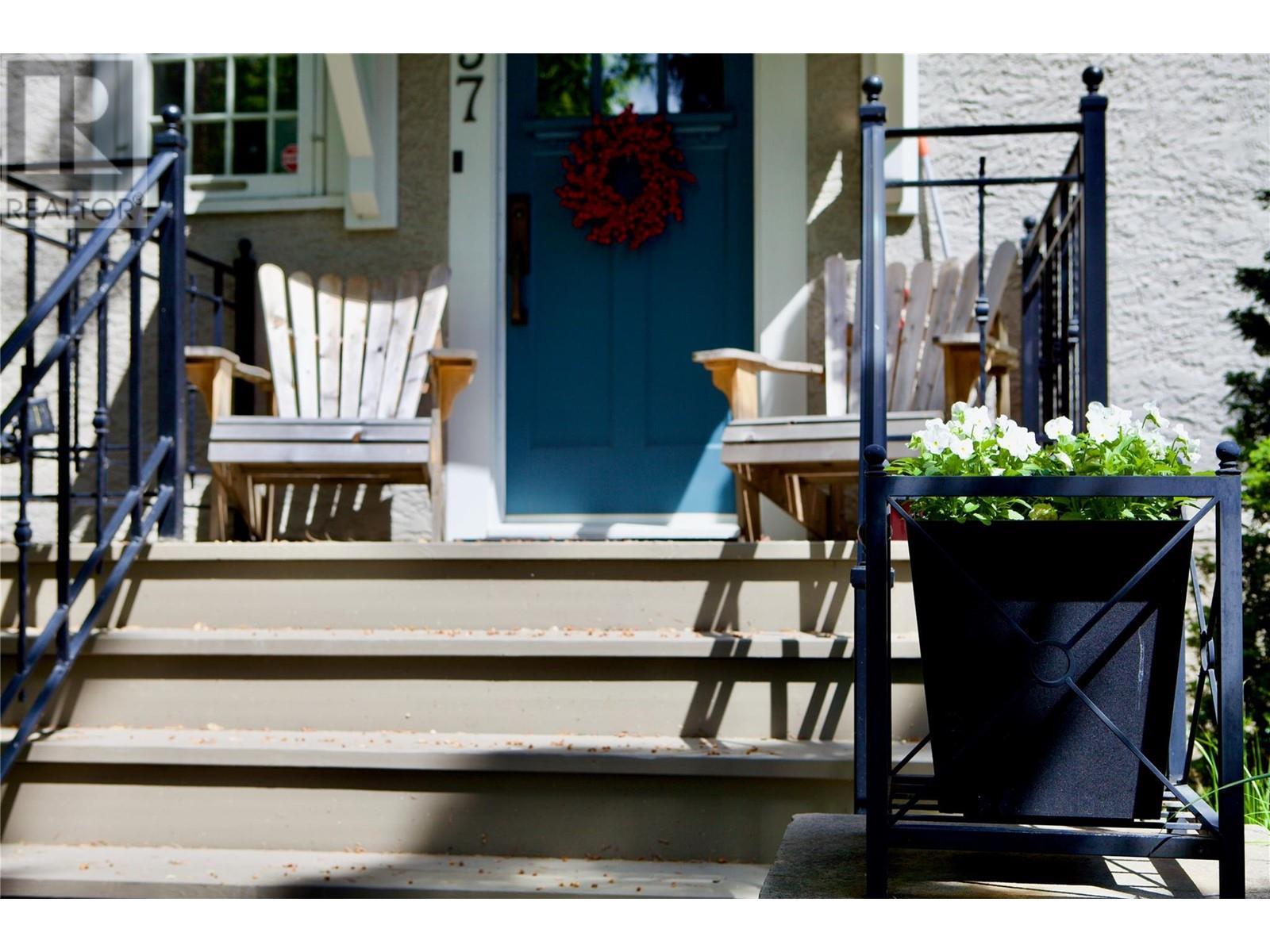 1537 Lakeview Street. Kelowna, British Columbia