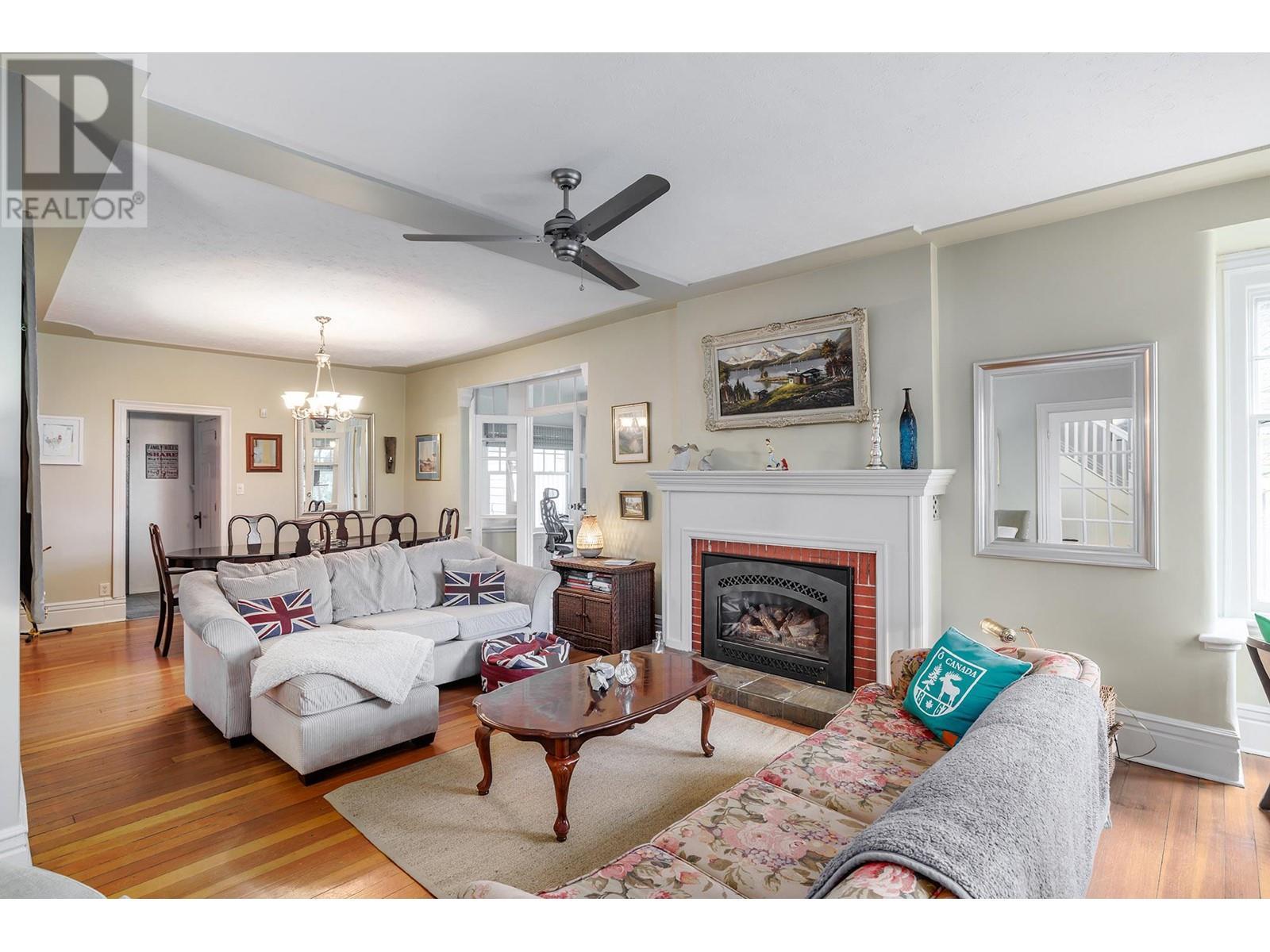 1537 Lakeview Street. Kelowna, British Columbia