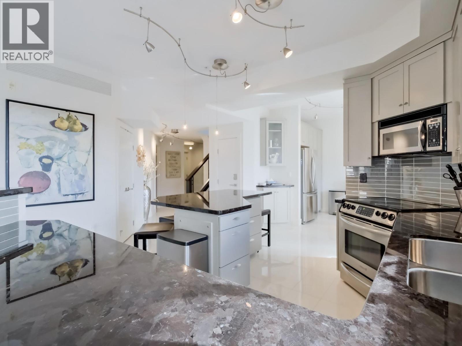 1088 Sunset Drive Unit# 221. Kelowna, British Columbia