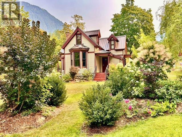 305 Bellevue Street, New Denver
