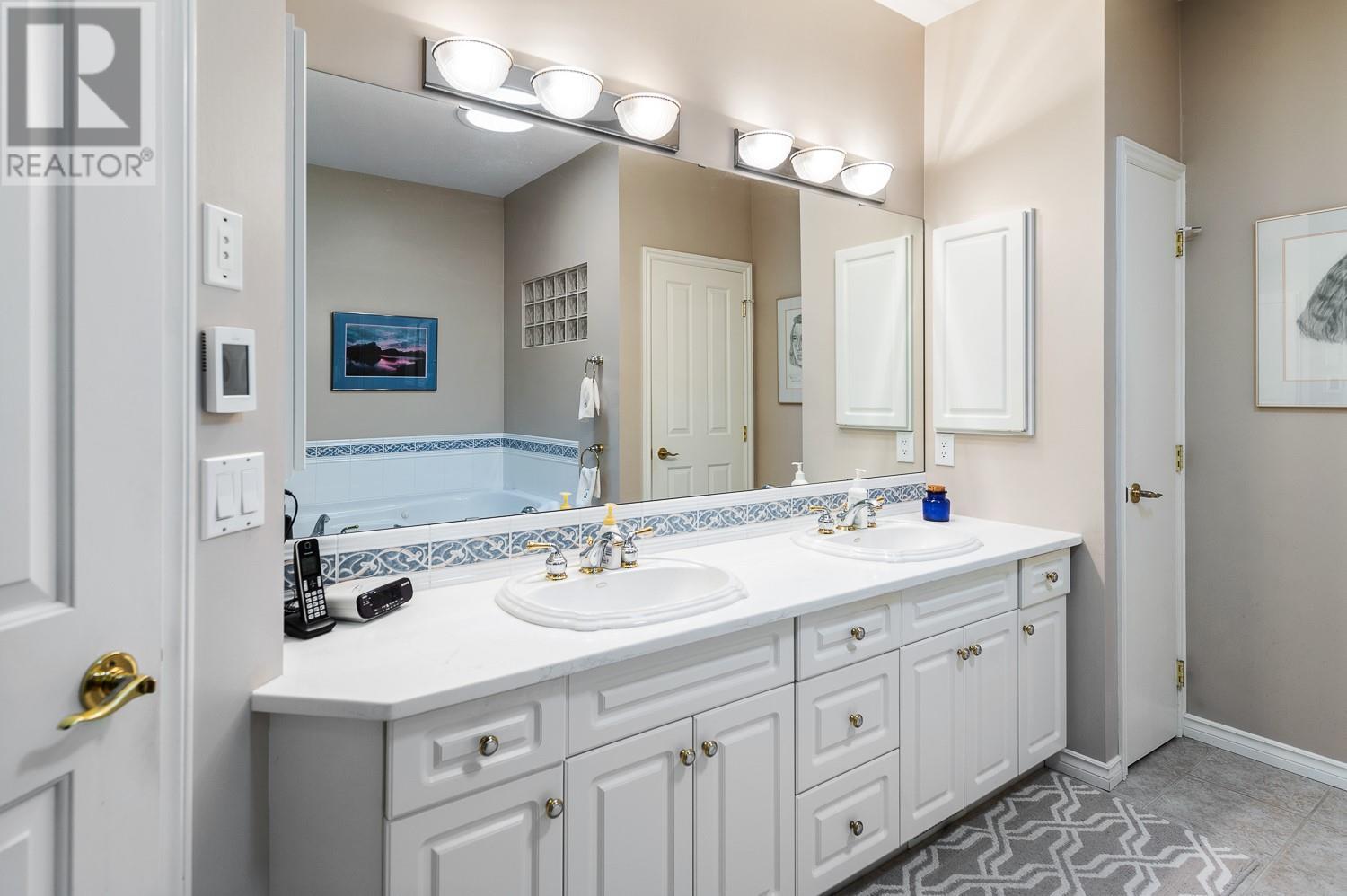 3800 Gallaghers Pinnacle Way Unit# 8. Kelowna, British Columbia