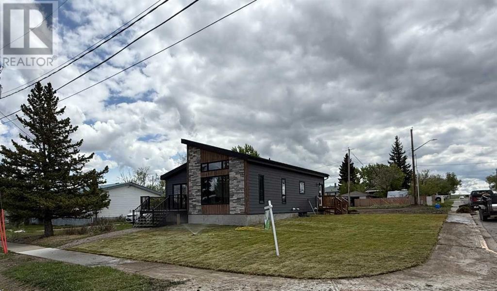 686 Lacombe Street, Pincher Creek