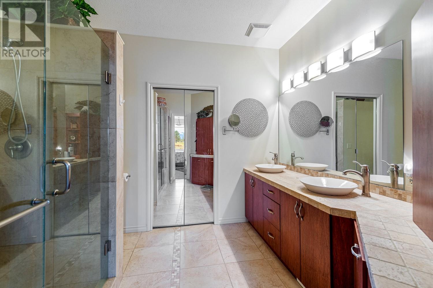 3888 Gallaghers Pinnacle Way Unit# 13. Kelowna, British Columbia