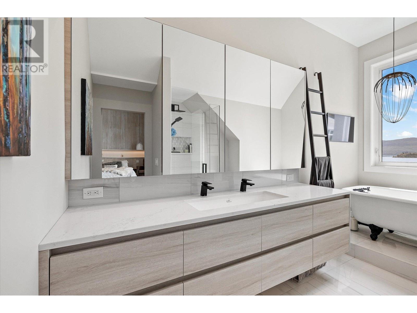 901 Westside Road S Unit# 22. West Kelowna, British Columbia