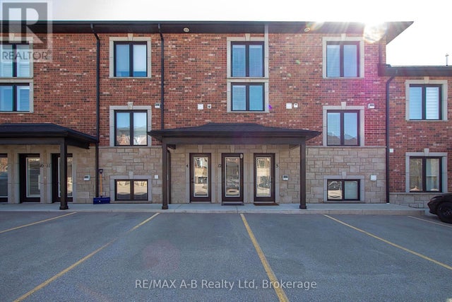 12 - 3199 Vivian Line 37, Stratford