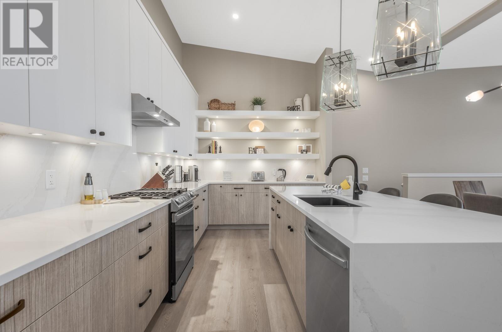 3220 Hilltown Drive Unit# 20. Kelowna, British Columbia