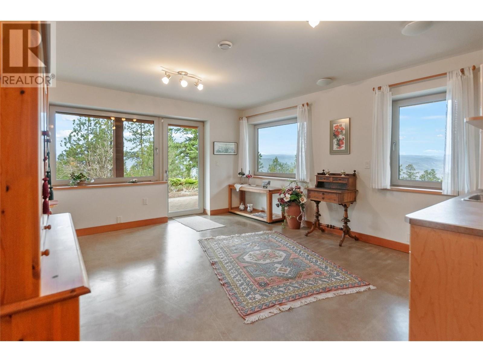 102 Vista Place. Penticton, British Columbia